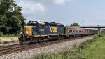 CSX 6025 leads CSX W001.